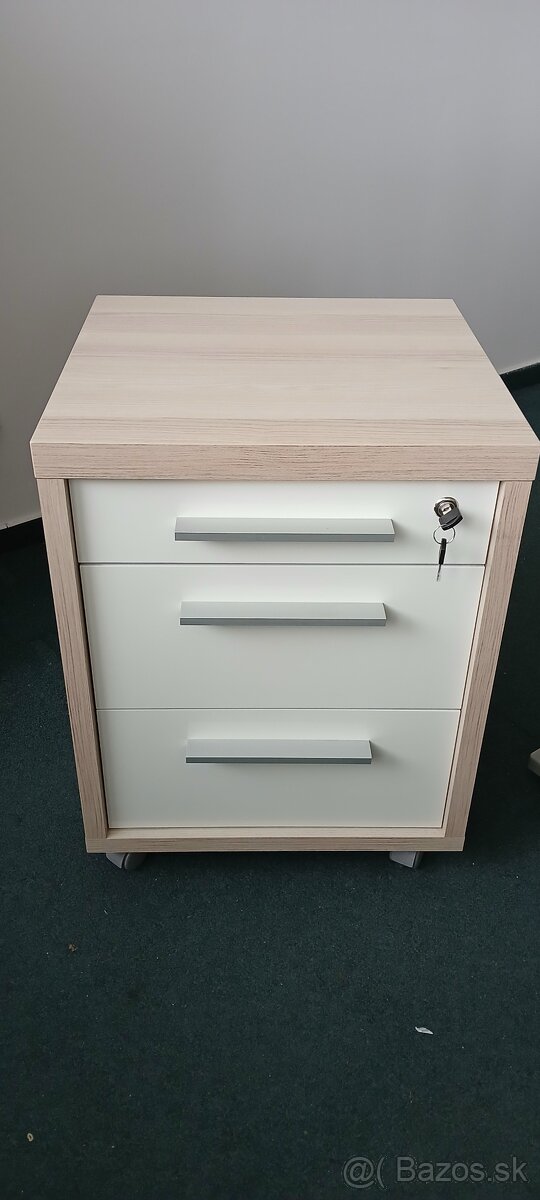 Kancelárska komoda s tromi zásuvkami - 2