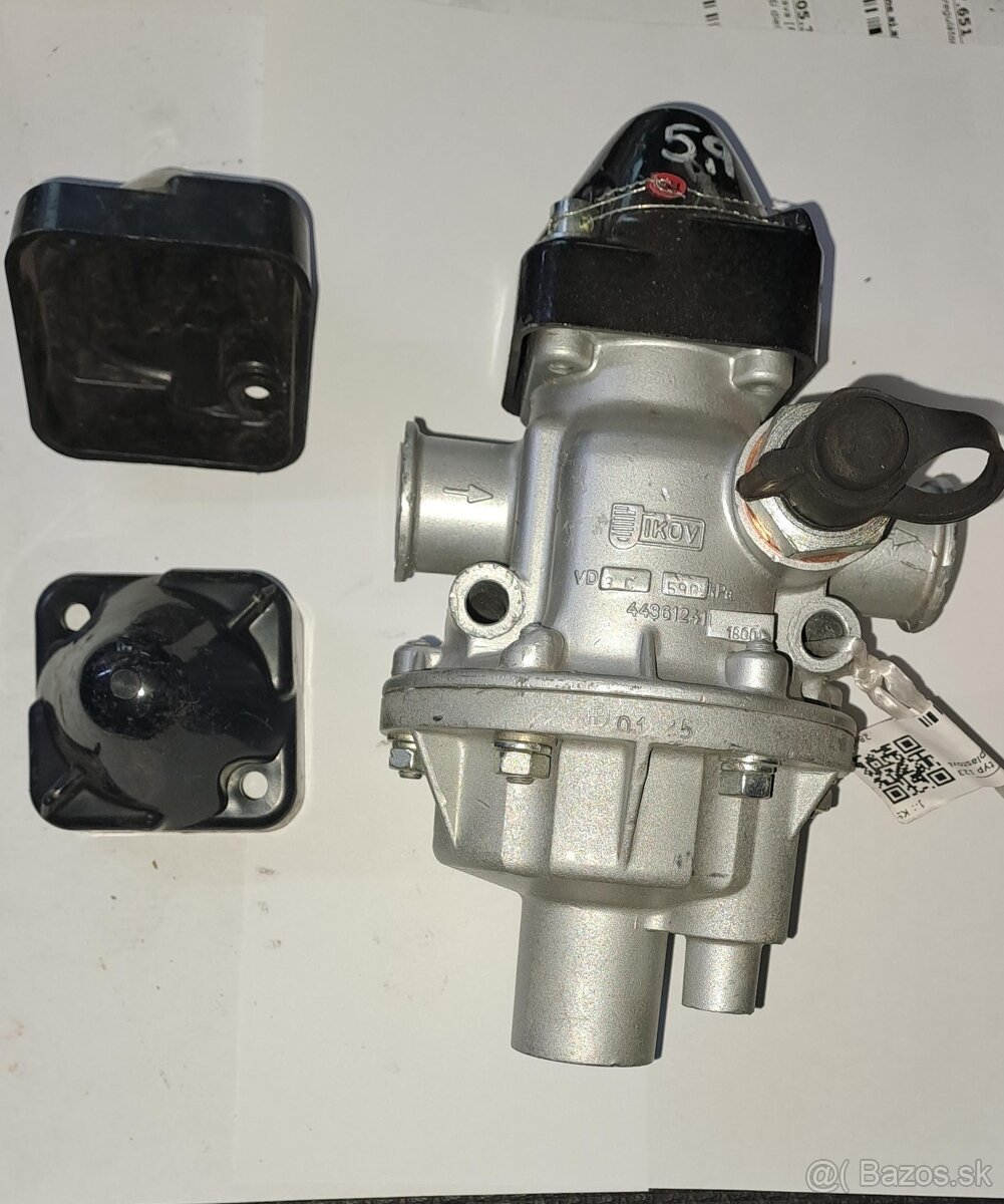 plastový kryt na regulator - 2