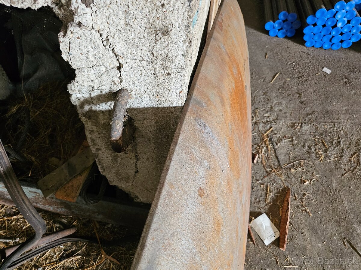 Kapota škoda 100 - 2