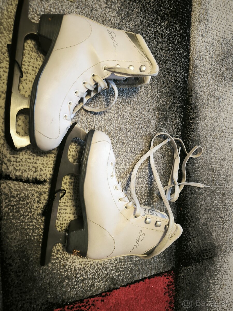 Predám detské krasokorčuliarske korčule veľ 34. - 2