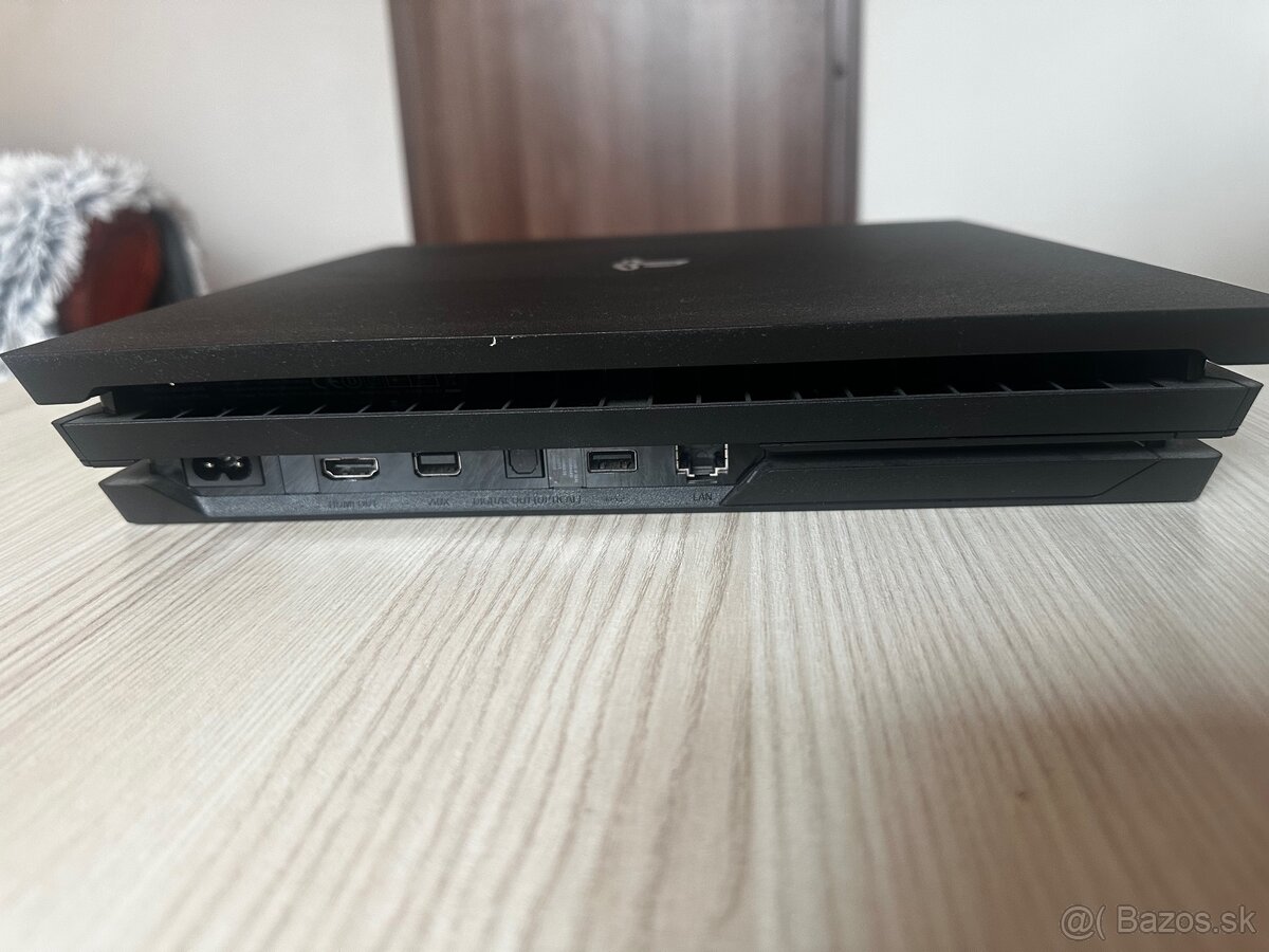 Playstation 4 PRO 1TB + 2 ovládače a hry - 2