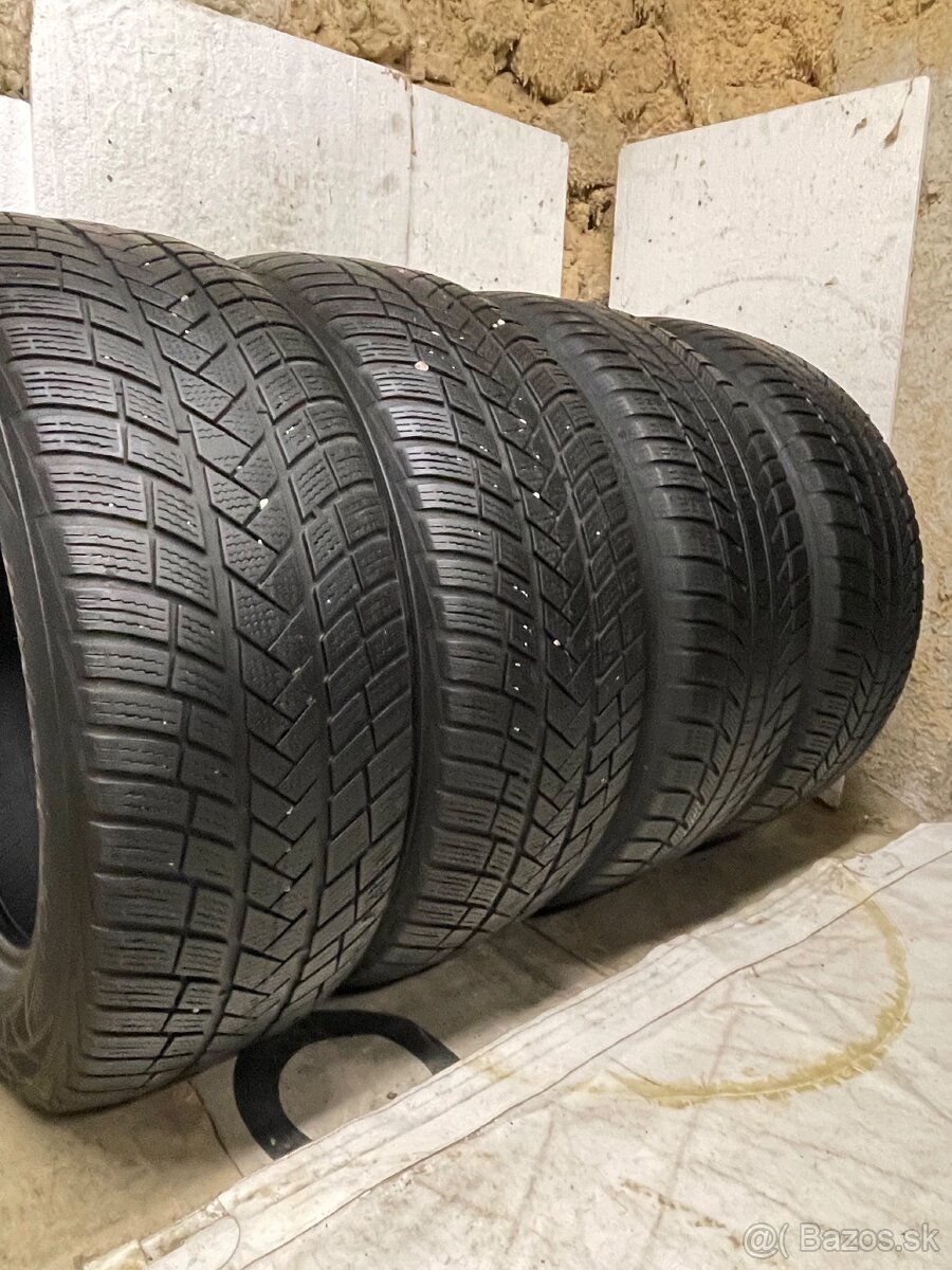 Zimné pneu 235/55 R17 - 2