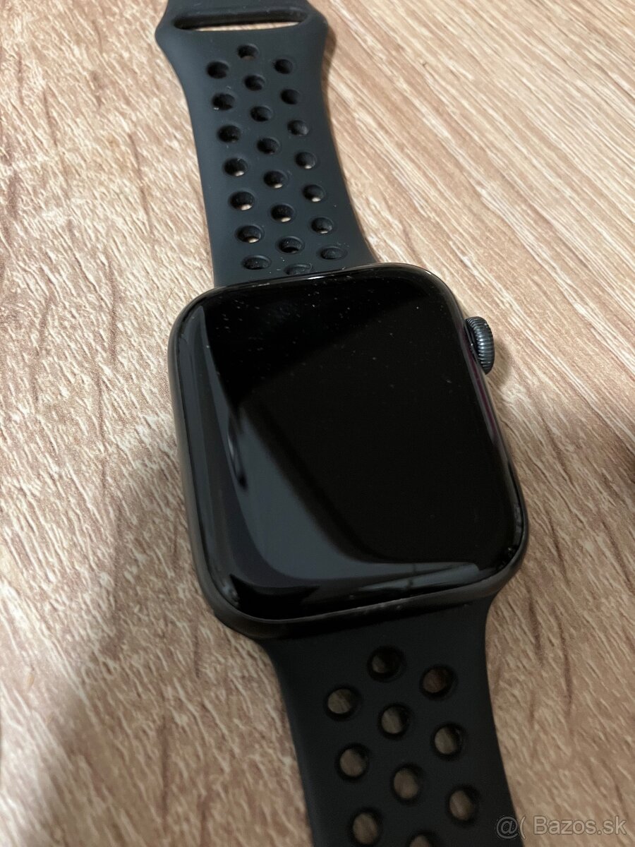 Apple watch SE 44 mm Nike - 2