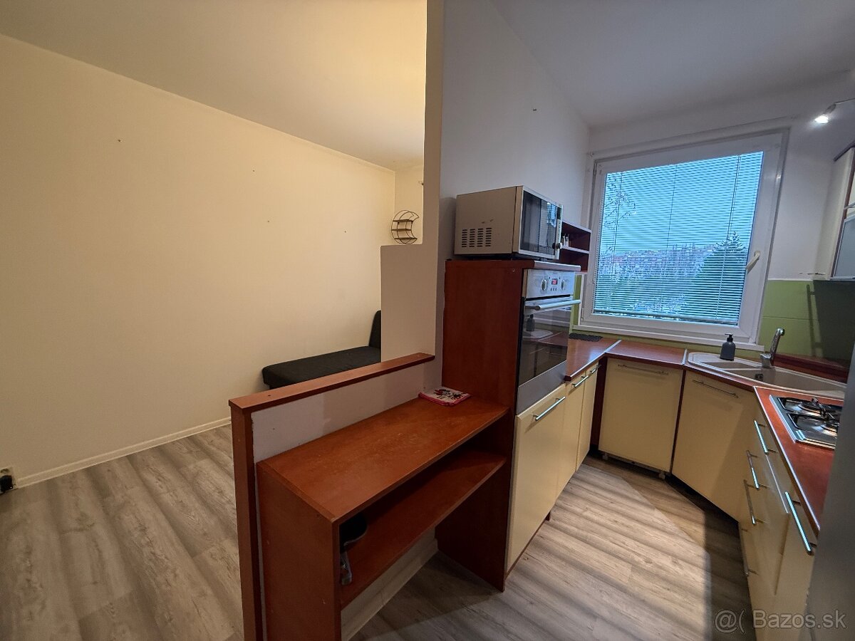 Na prenájom 3izbový byt - Voľný ihned - 2