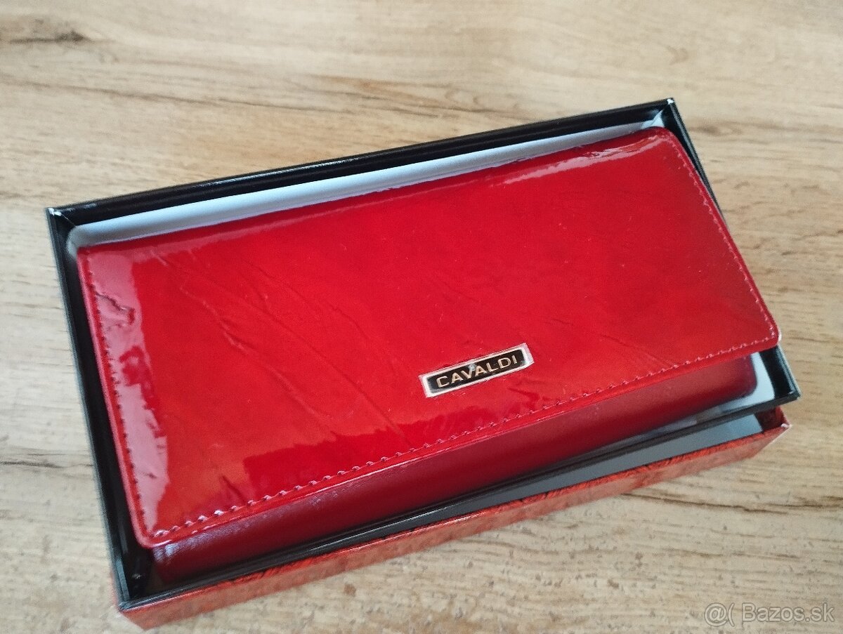 Červena peňaženka značky Cavaldi - 2