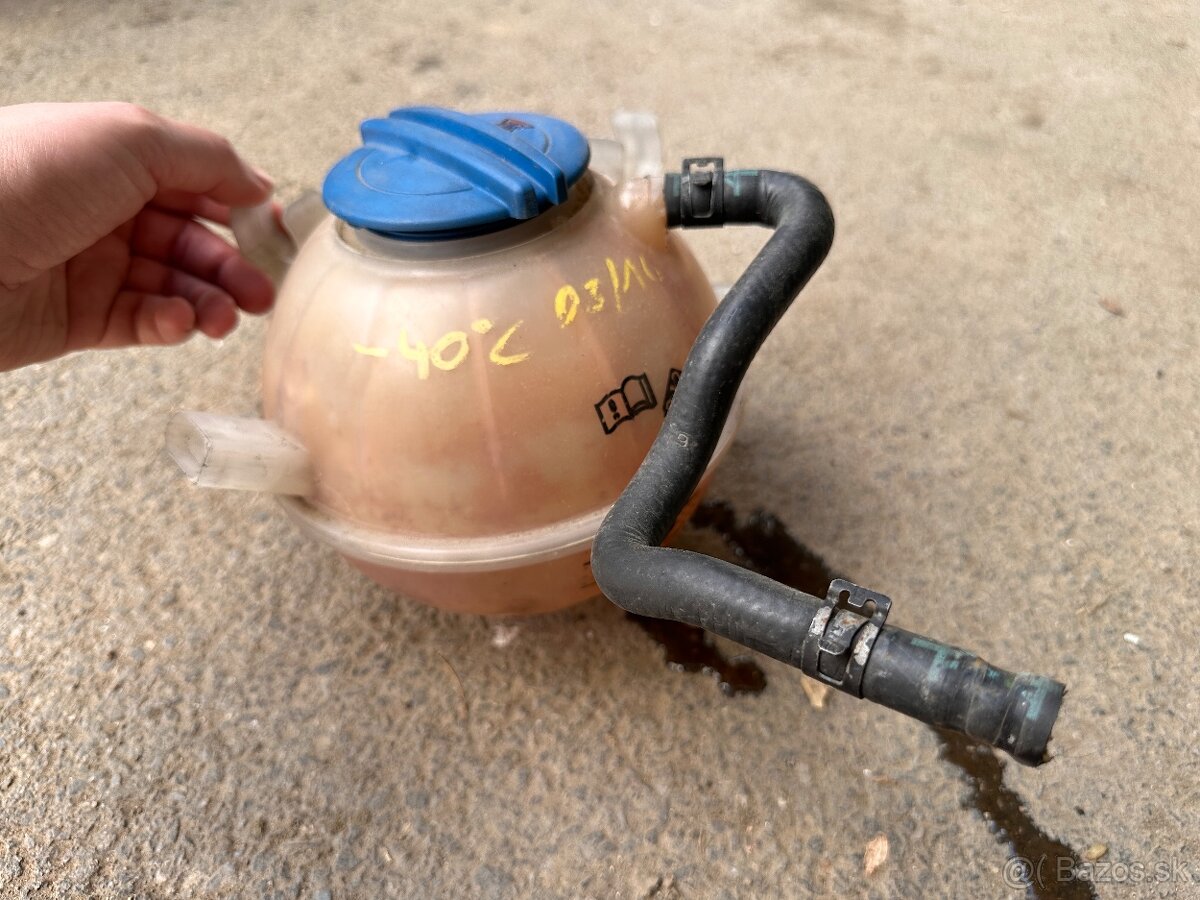 Zasobnik chladiacej kvapaliny golf 5 combi 1.9 tdi - 2