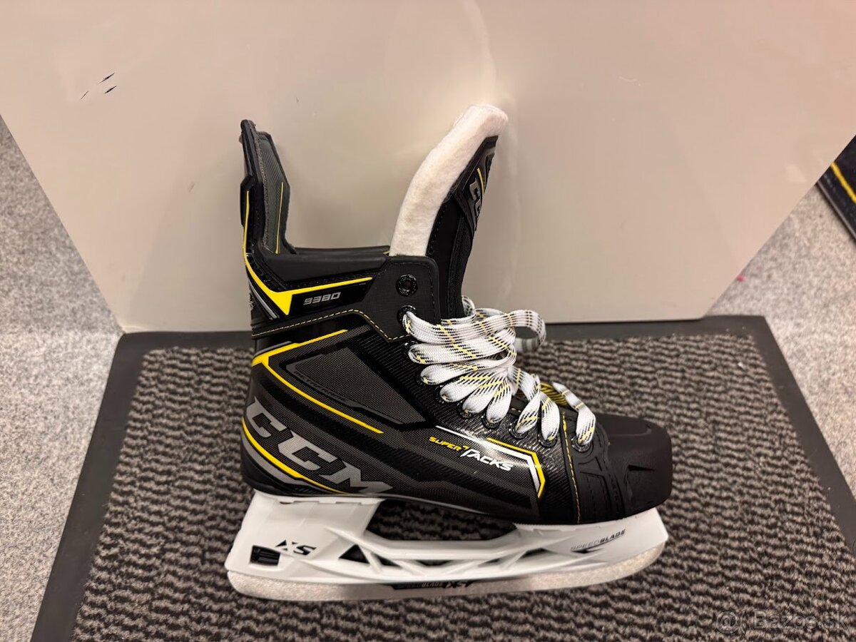 BRUSLE CCM TACKS 9380 vel. 43/8D - 2