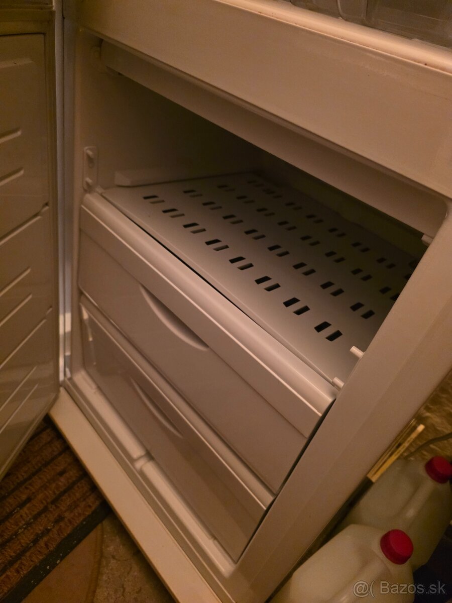 Chladnička s mrazničkou - 2