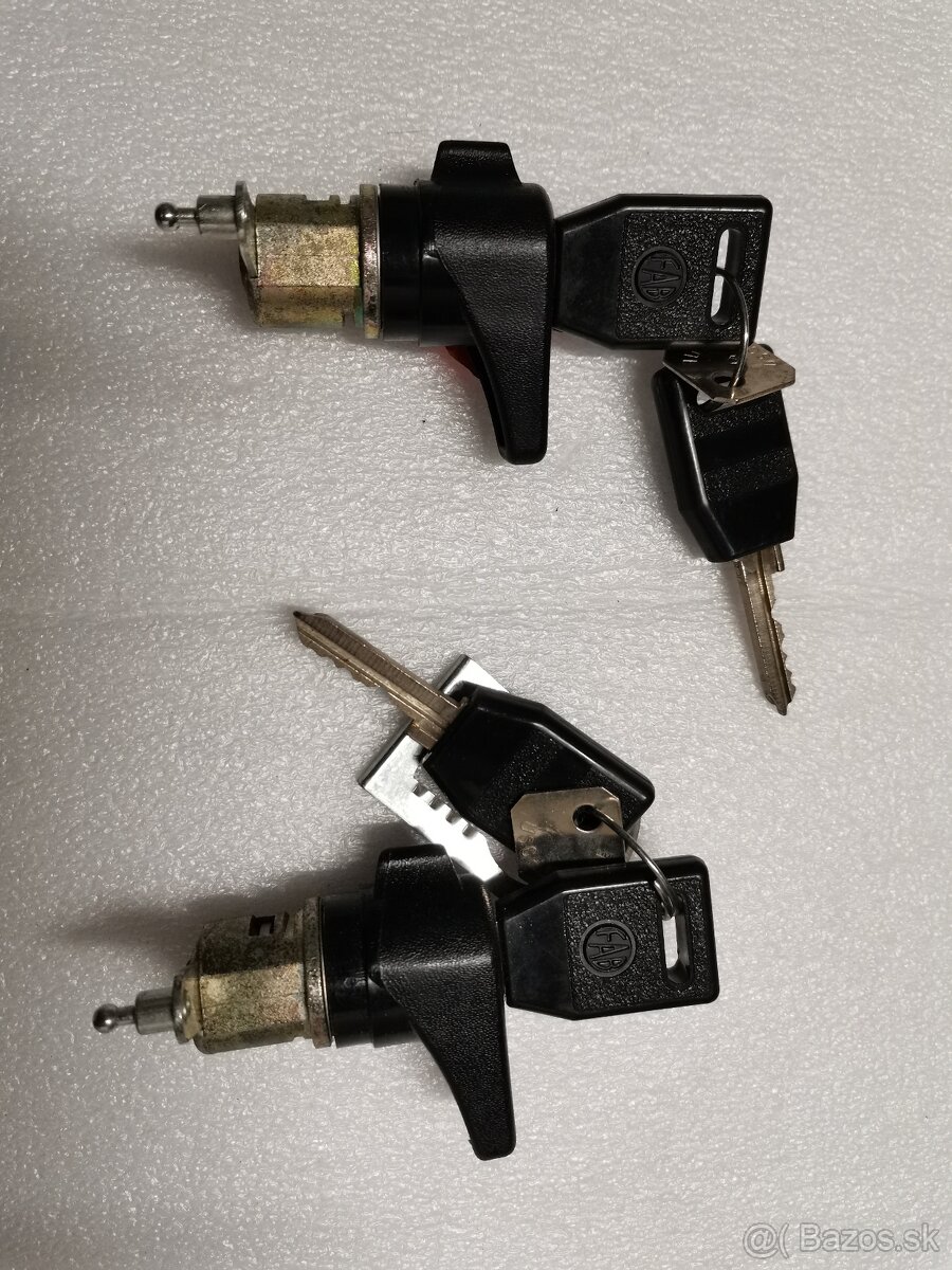 ZÁMOK KUFRA ŠKODA FAVORIT - 2