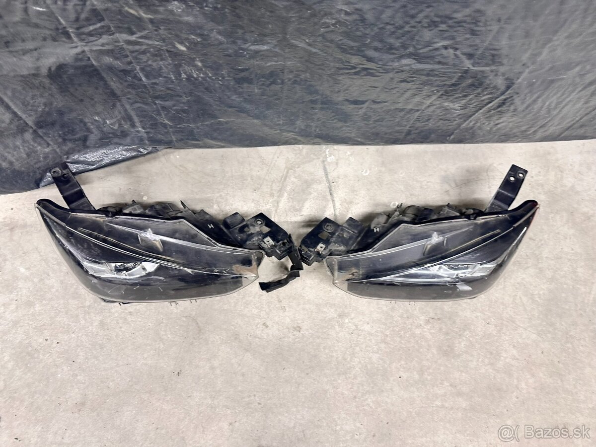 MAZDA CX3 PREDNE SVETLA - 2