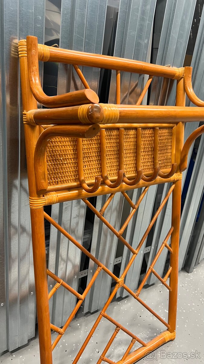 Ratanový vešiak - 2