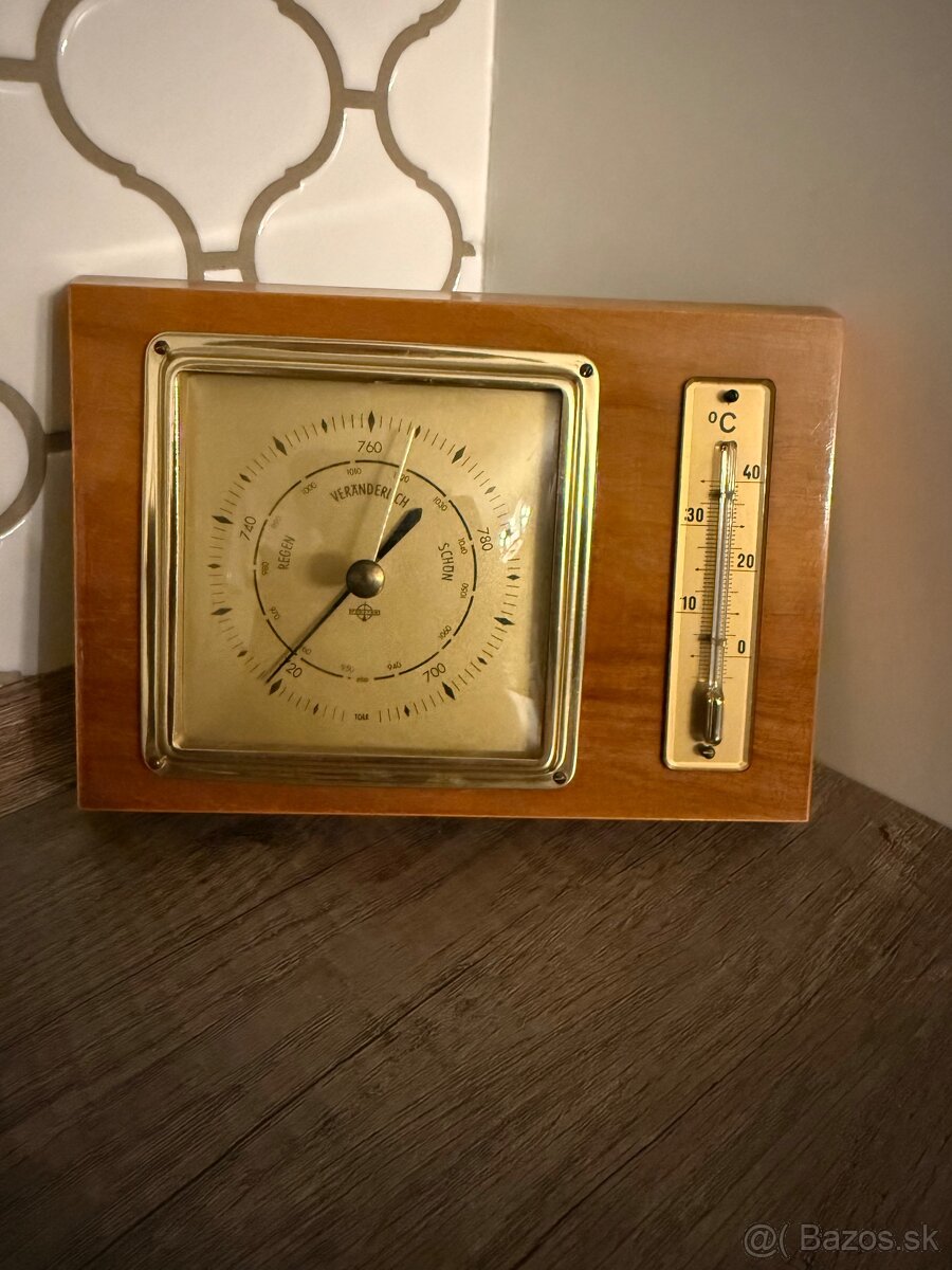 Hodiny a meteorologická stanica - 2