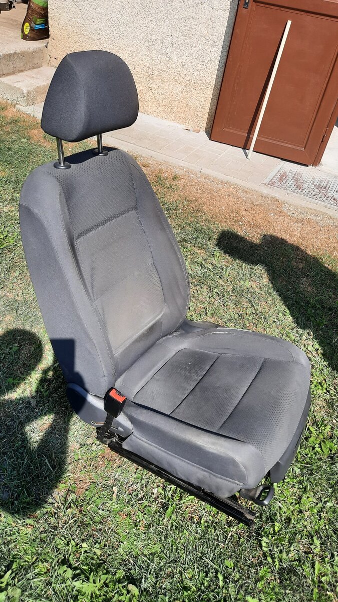 Predám sedačky vw golf plus + LACNO - 2
