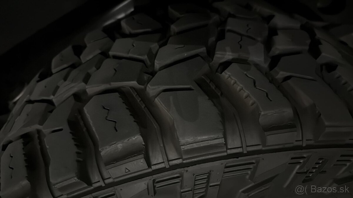5ks LT 285/70 r17 Cooper Discoverer - 2