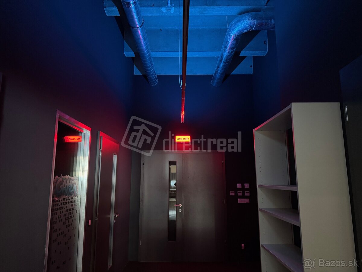 Nahrávacie štúdio, rádio, televízia, podcasty, influ… - 2