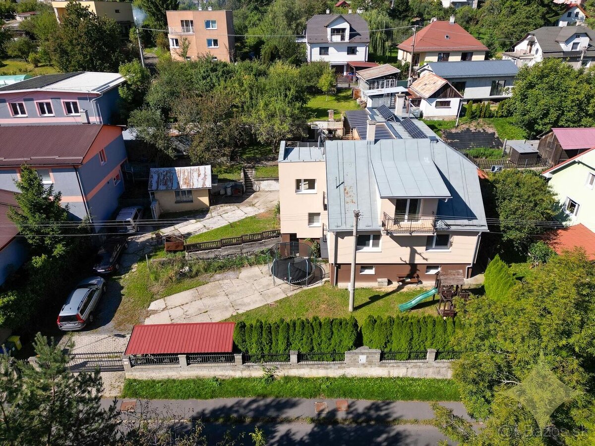 Exkluzívne na predaj krásny rodinný dom so 4mi apartmánmi s - 2