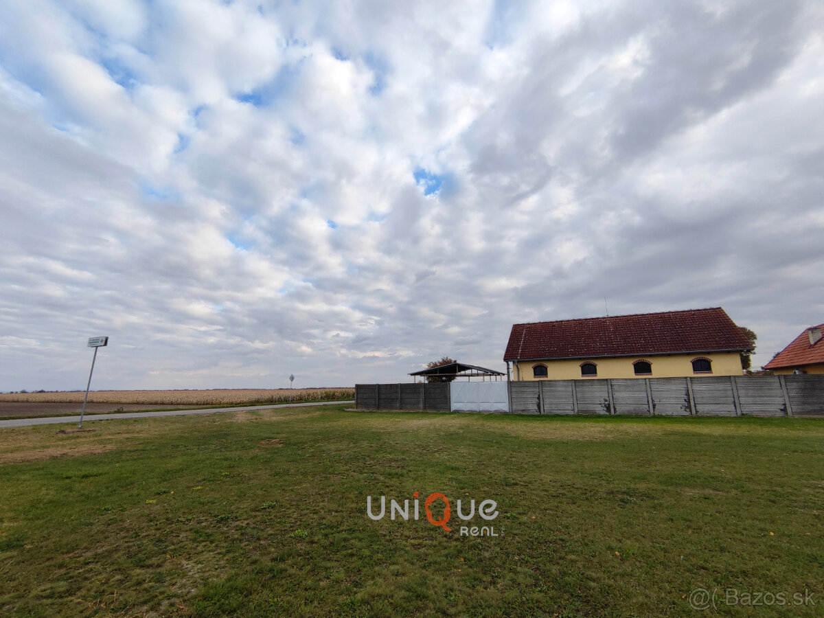 NA PREDAJ ROZOSTAVANÝ RODINNÝ DOM V ZLATNEJ NA OSTROVE - 2