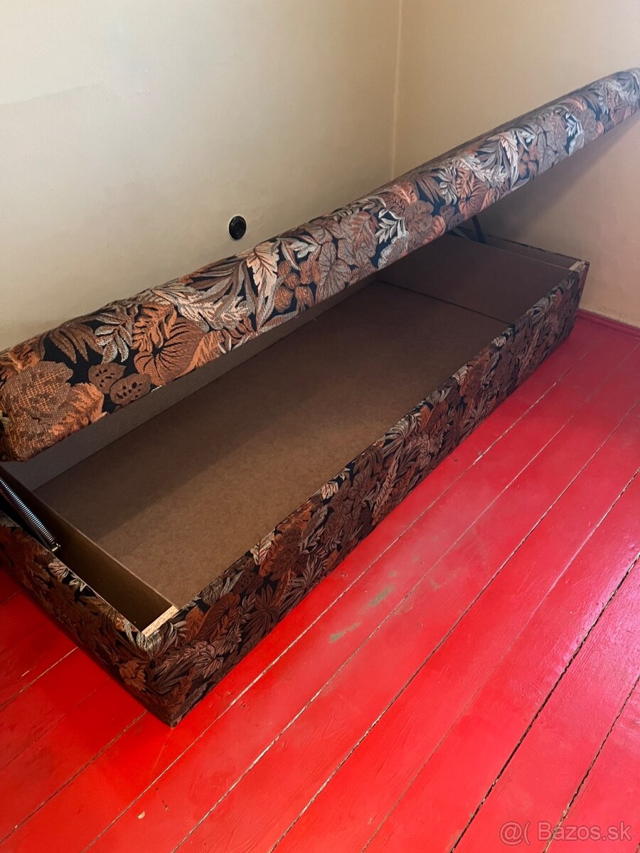 Posteľ/váľanda s úložným priestorom - 2