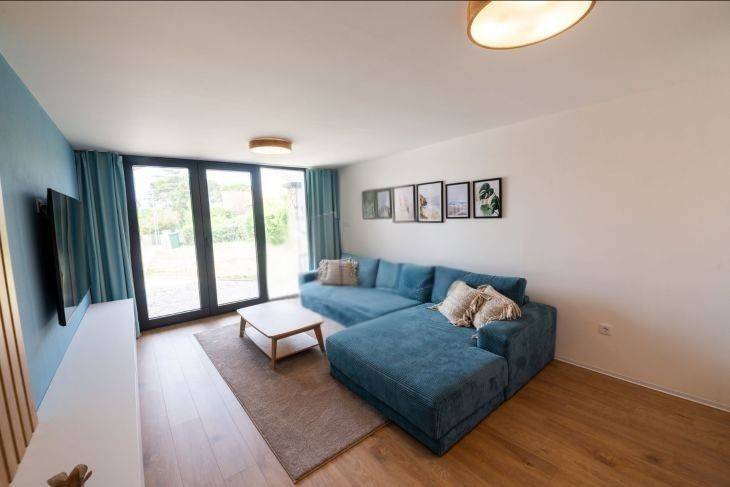 CHORVÁTSKO - Dom so štyrmi apartmánmi 100 m od mora - VRSI, - 2