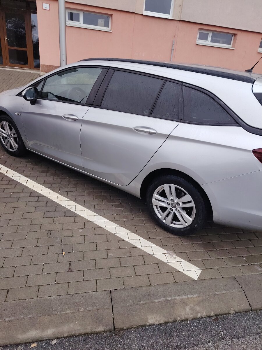 Opel Astra Sports Tourer - 2