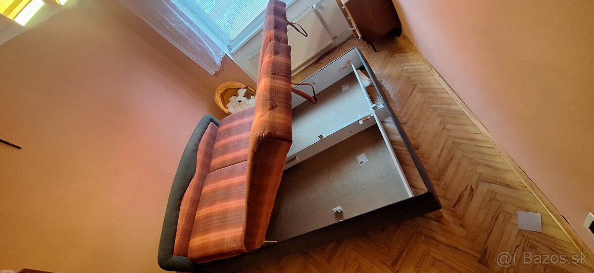 Predám čalúnenú manželskú posteľ - 2