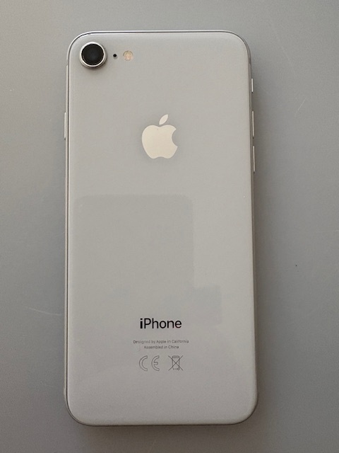 iPhone 8 model A1905 64 GB - 2