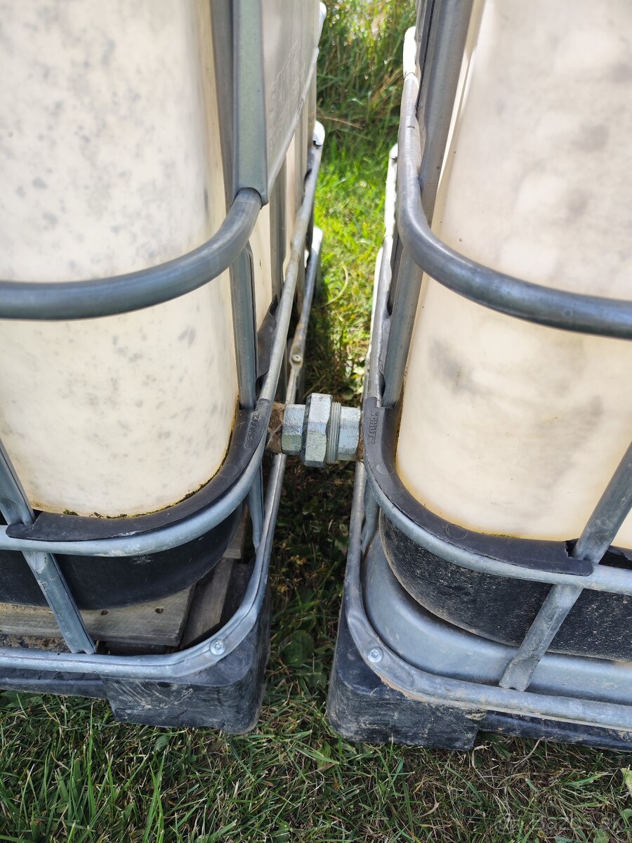 Plastová nádrž 1000l - 2