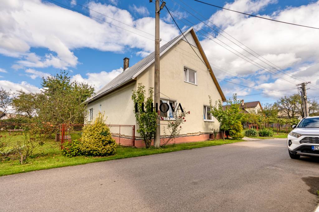 Rodinný dom na rekonštrukciu v obľúbenej lokalite Dolné Kočk - 2