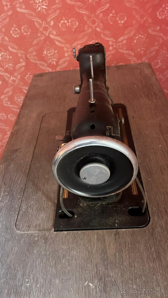 Starožitný šicí stroj Lada - 2