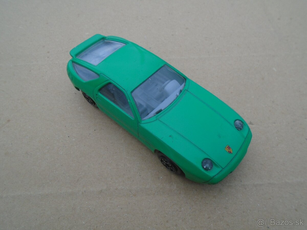 Stará hračka Porsche Burago 928 - 2