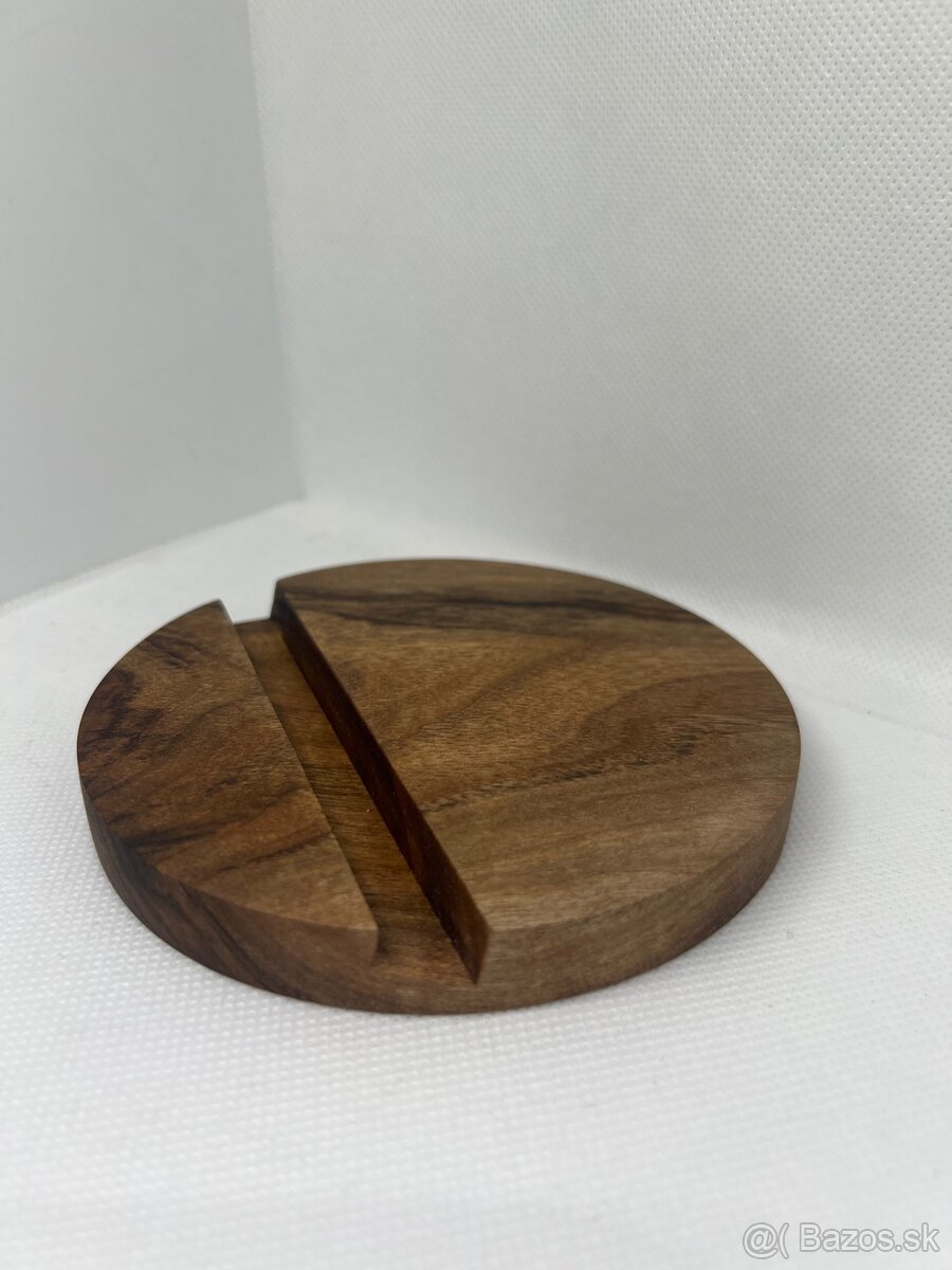 Drevený stojan na telefón - 2