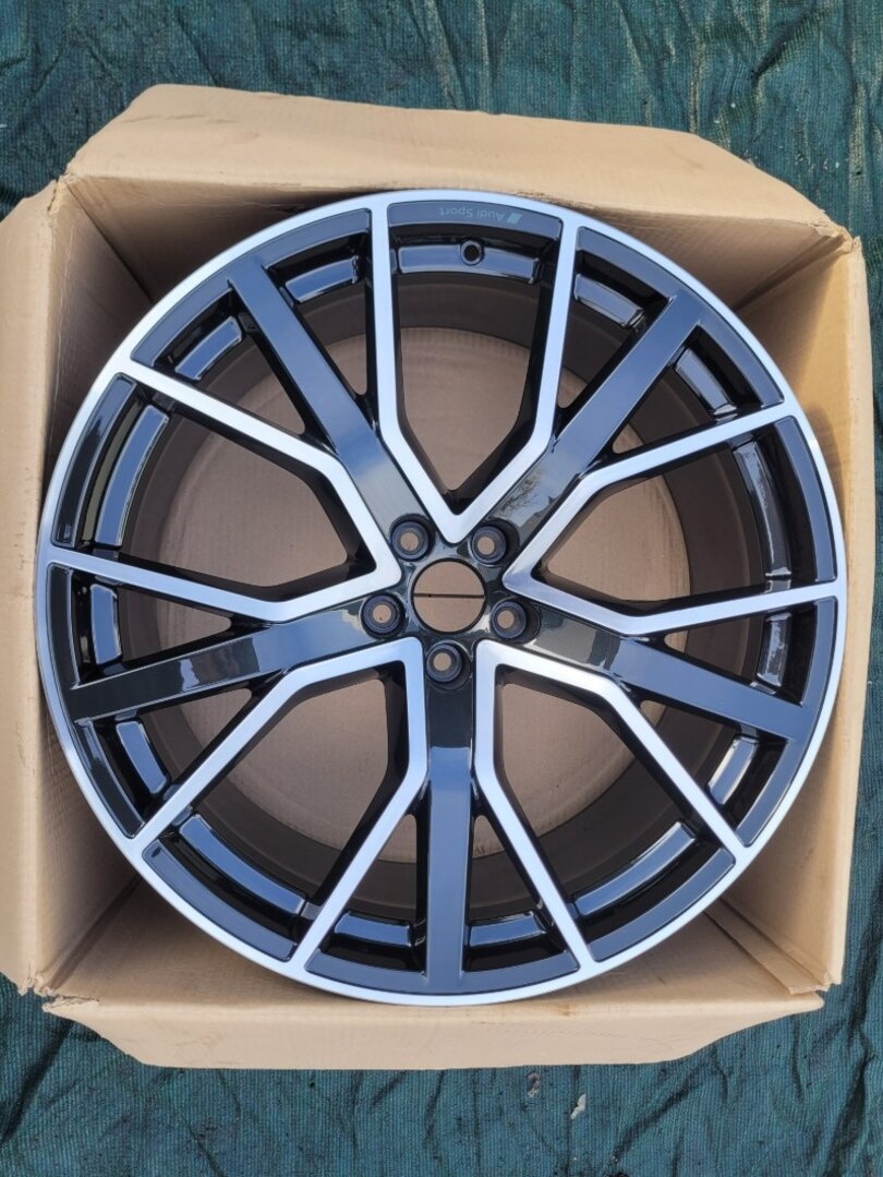 Originální 22 palcové disky Audi Performance pro Q - 2