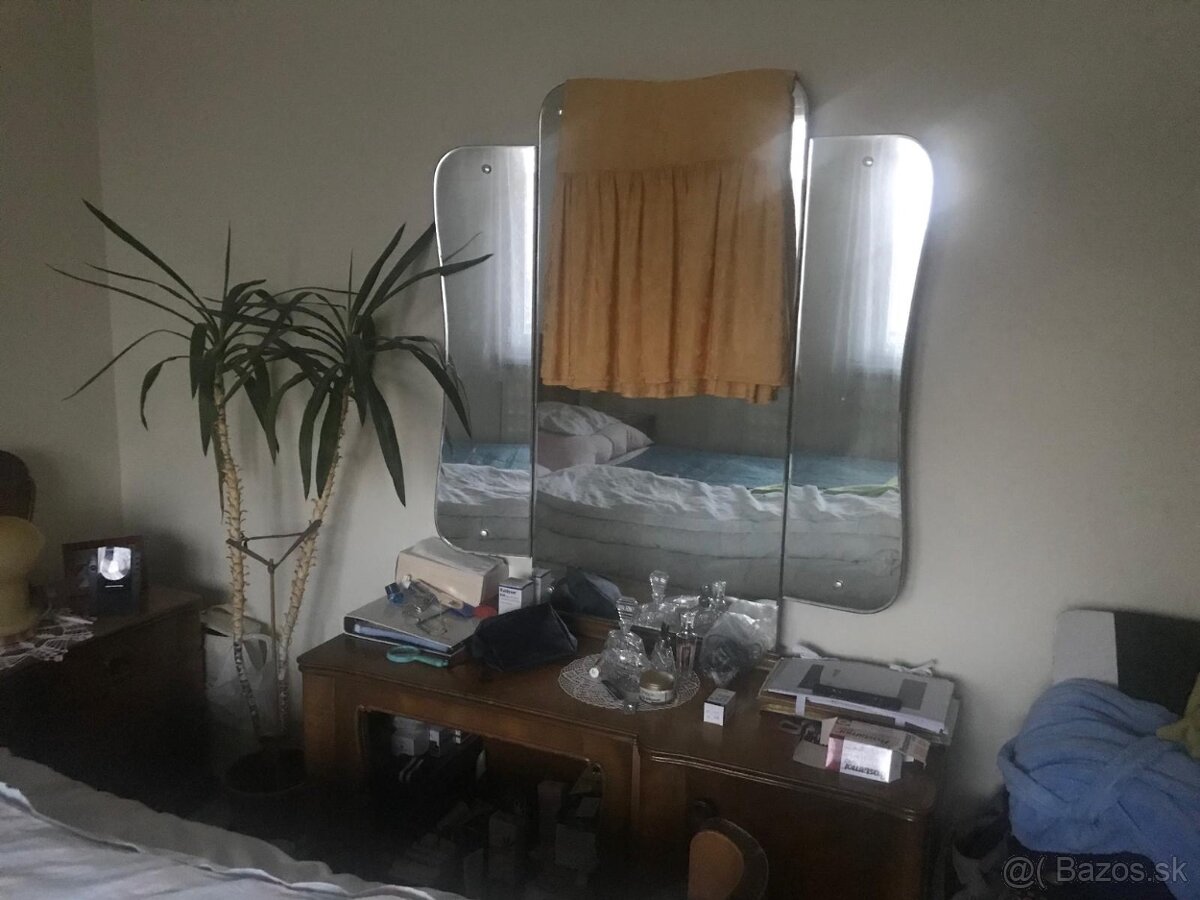 Skrina a kozmeticky stolcek - 2