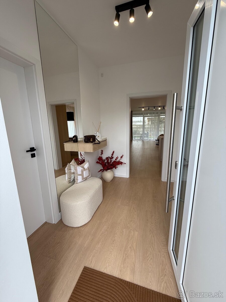 Prenájom 5izboveho bytu v dvojdome. - 2