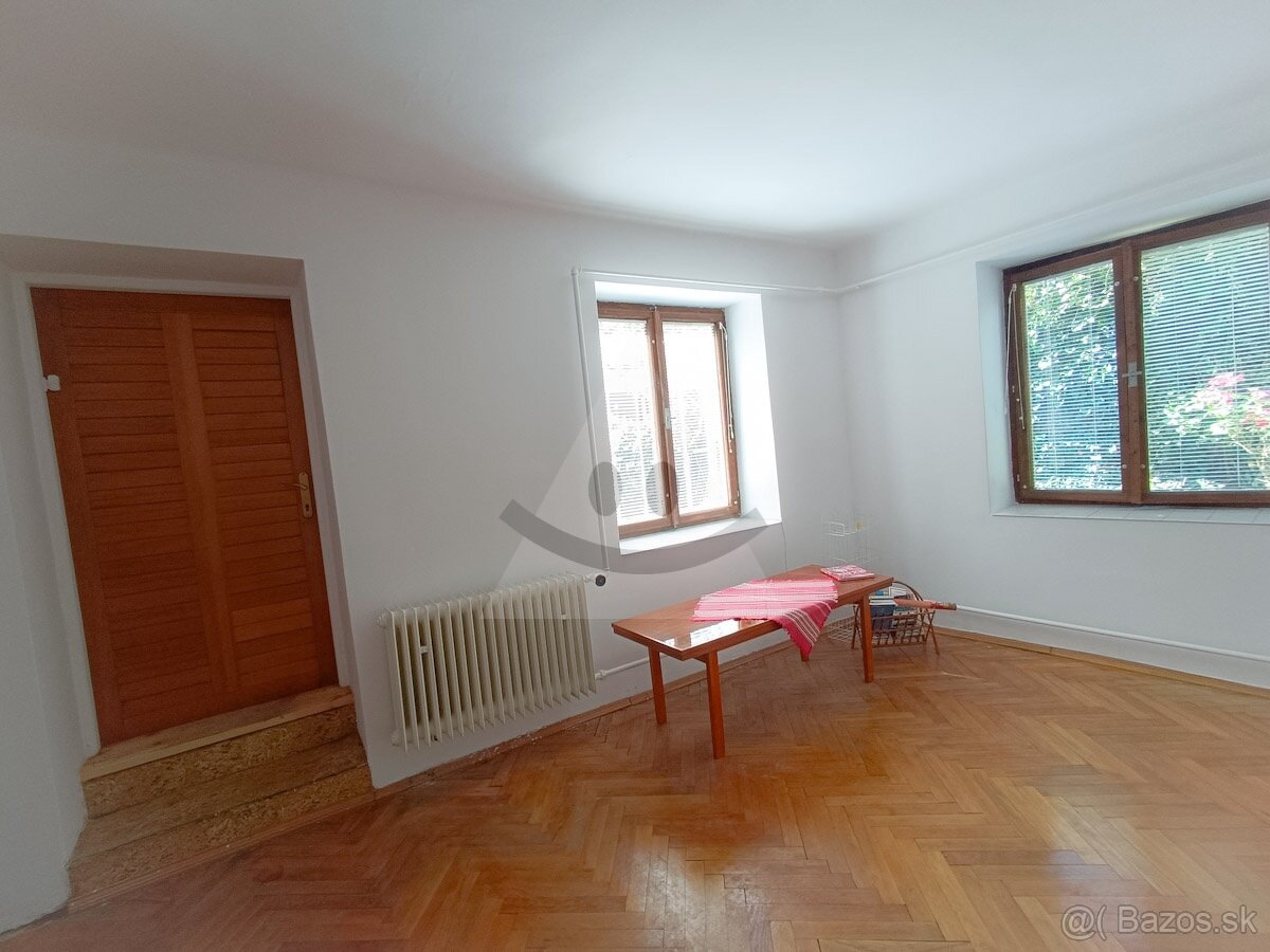 Na predaj 3 izbový rodinný dom v centre Komárna - 2