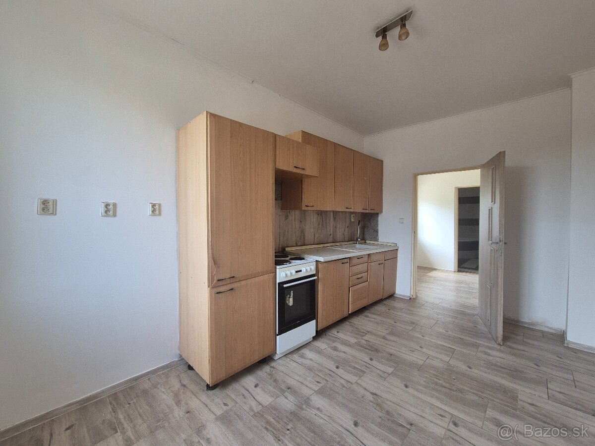 Predaj 4 izbový dom Kolárovo, Poľná 19 - 2