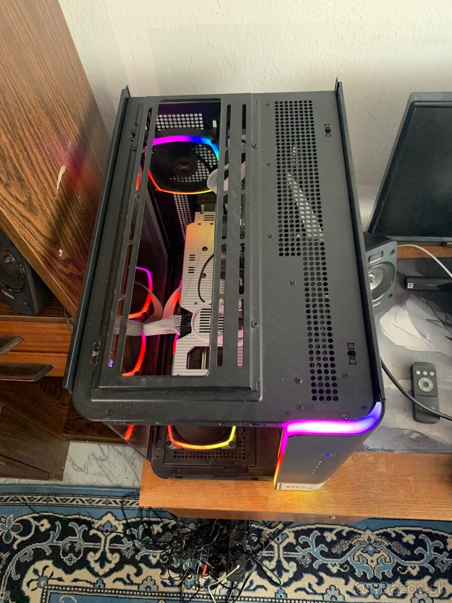 Počitač custom build - 2