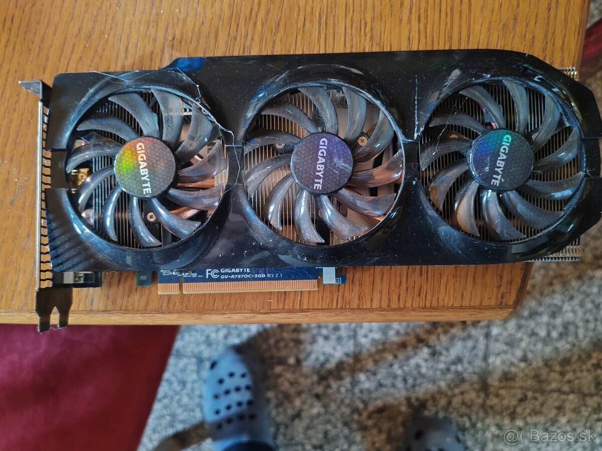 Gigabyte Radeon HD 7970 3gb - 2