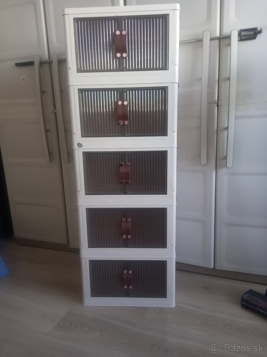 Plastový policový regál - 2
