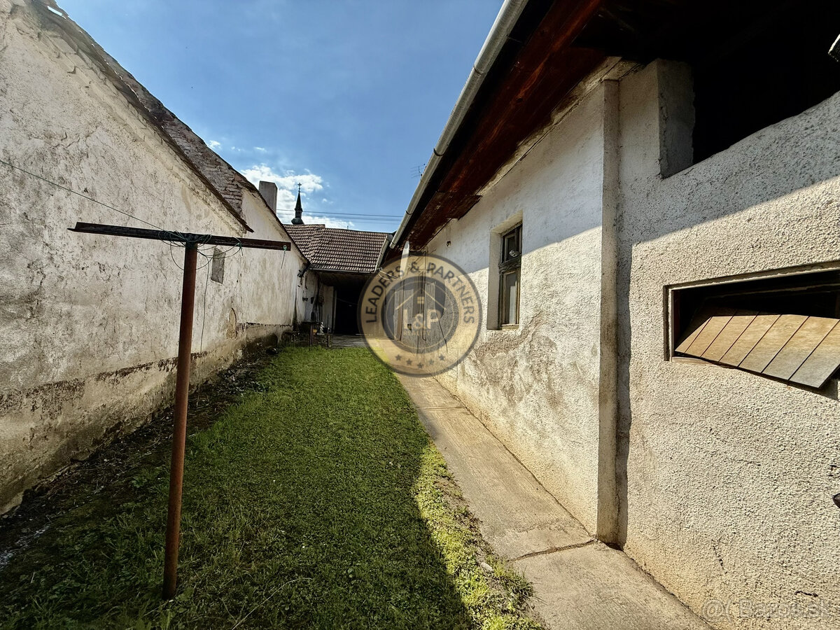 Na predaj starší vidiecky dom v obci Horné Orešany - 2