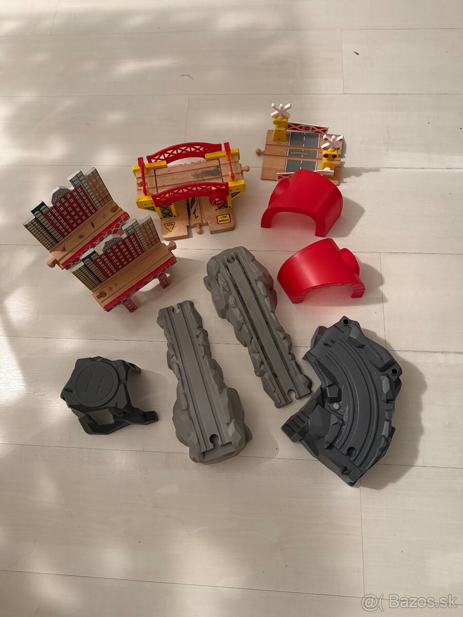 Drevené koľajnice s príslušenstvom. - 2