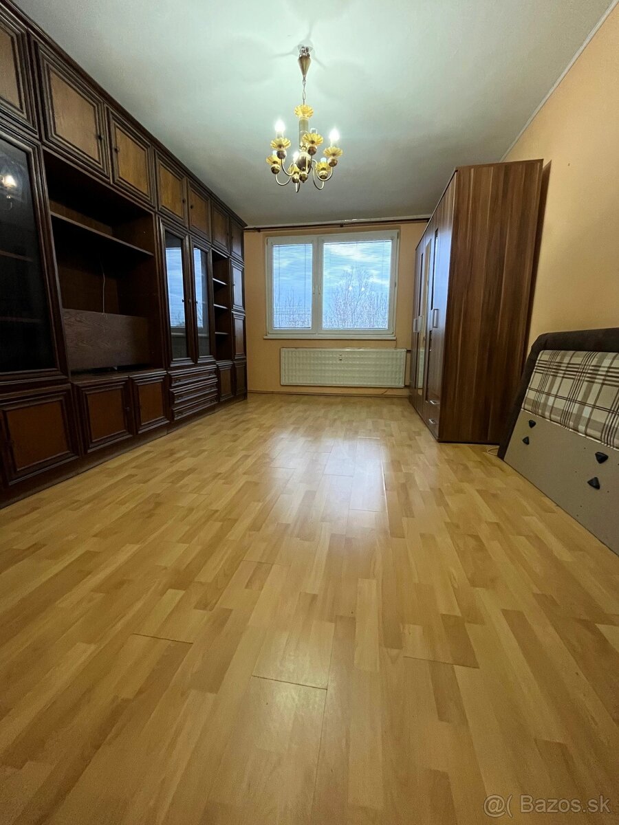 Veľký, slnečný 2 izbový byt, ul. Mochovská - R3, Levice - 2