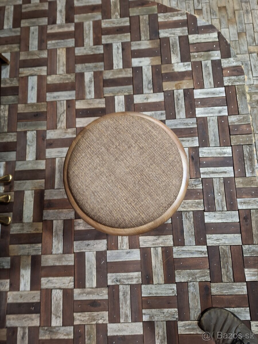 Postrovana stolicka zidlicka ku klaviru - 2