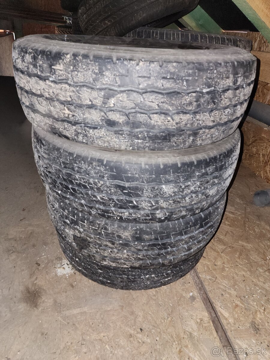 Predám letné pneumatiky 215/70R15C Firestone - 2