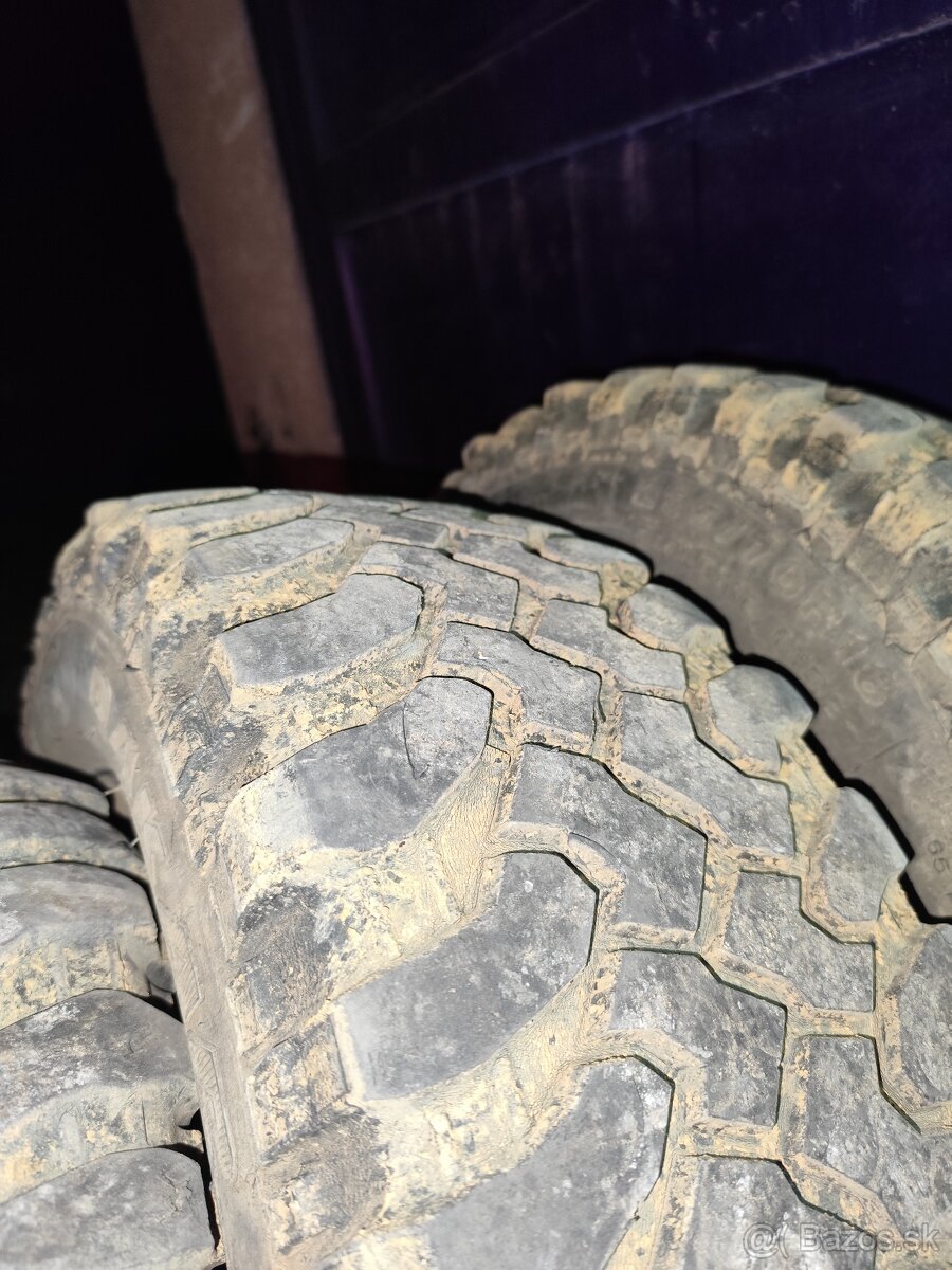 Pneu 235/70 r16 - 2