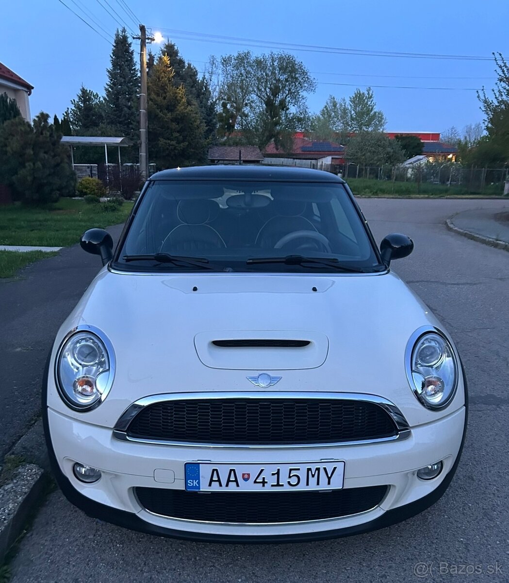 Mini Cooper S R56 1.6i 175 koní - 2