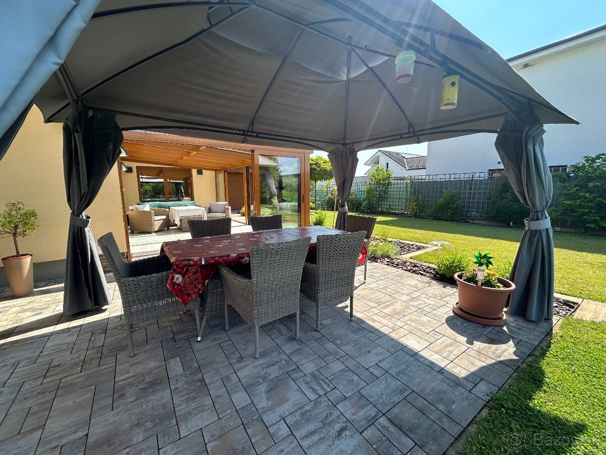 Kováčová – luxusná rodinná vila s pozemkom - 2150 m2 - 2