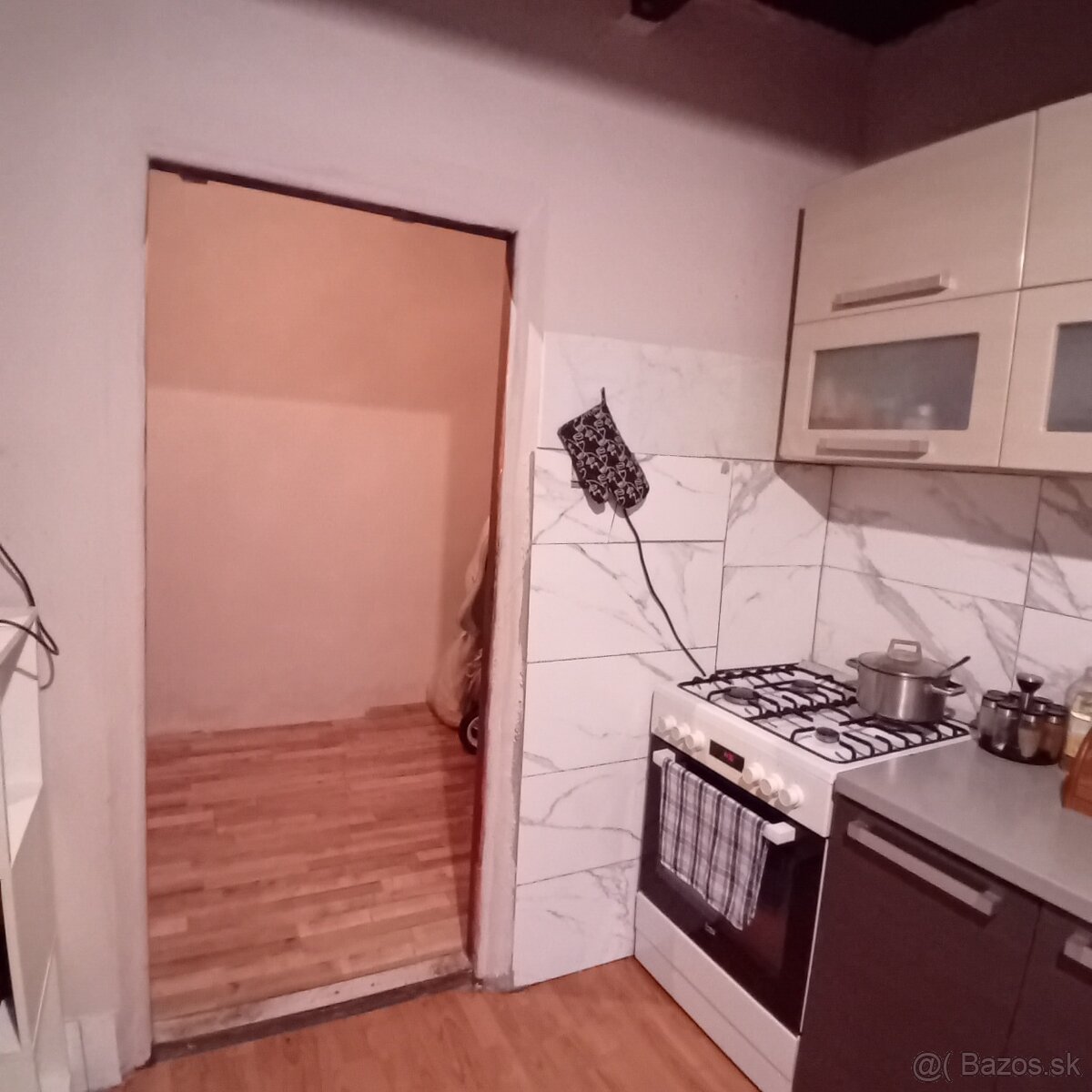 Na predaj 4 izbový Dom Mýtne Ludany-Levice 6 km-12 árov - 2