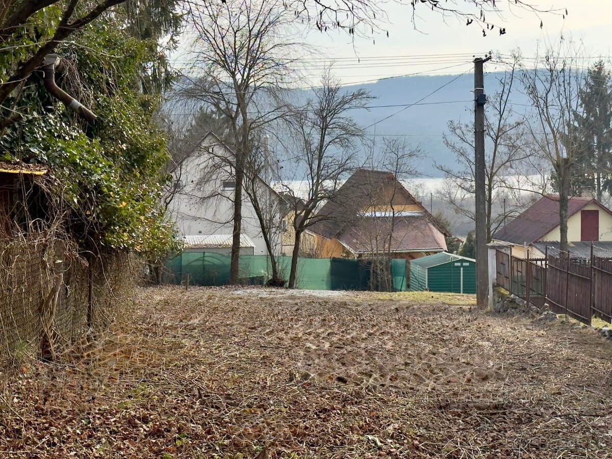 MAĎARSKO - JAZERO RAKACA STAVEBNÝ POZEMOK 227 M2 - IS NA HR - 2