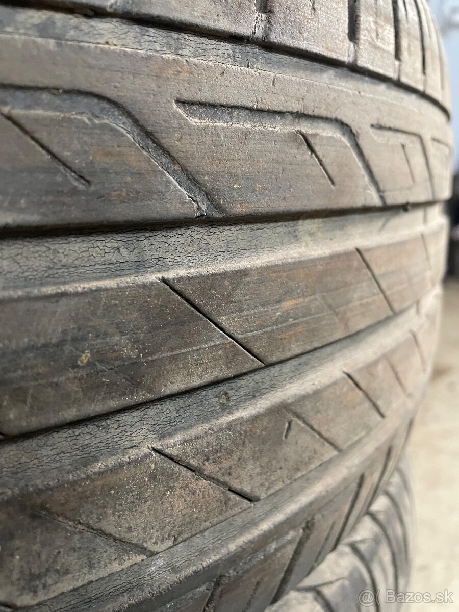 215/55 R17 - 2